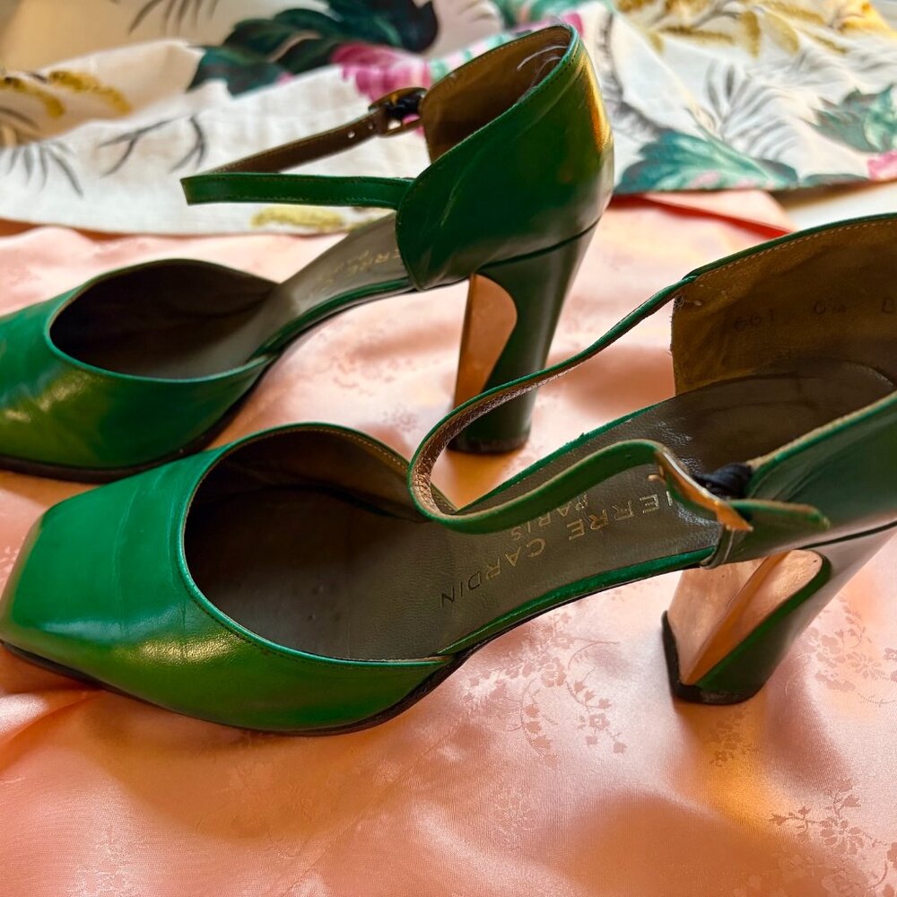 *ULTRA RARE* Vintage early-70s Pierre Cardin Paris Kelly Green w/ Gold Heels